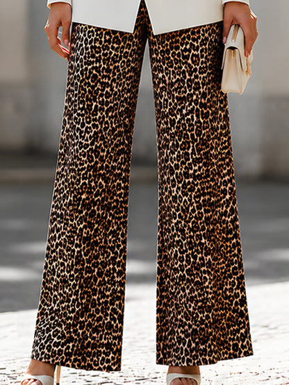 Et Hvid Blazer og Leopardprint Vide Bukser Sæt