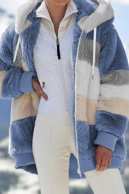 En Oversized Teddyfrakke med Hætte og Imiteret Pels