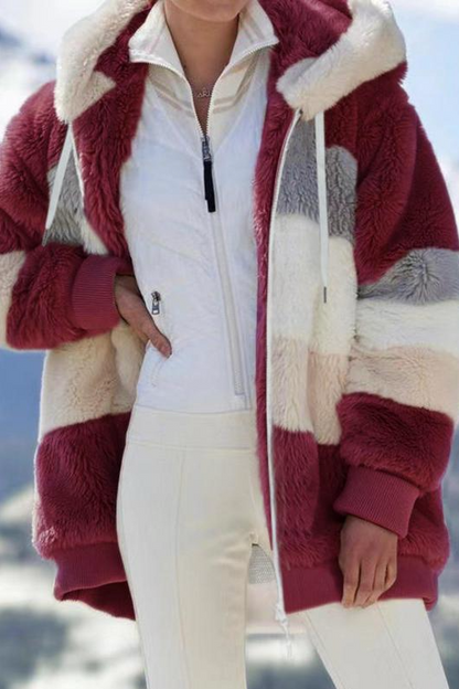 En Oversized Teddyfrakke med Hætte og Imiteret Pels