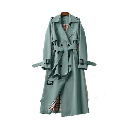 En Lang A-formet Trenchcoat med Bælte