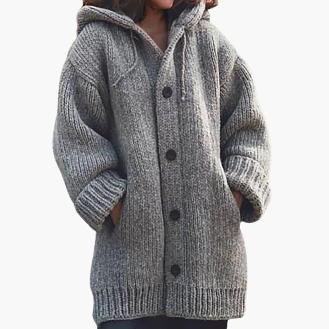 En Lang Cardigan med Hætte og Åben Front