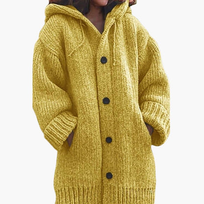 En Lang Cardigan med Hætte og Åben Front