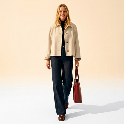 En Kort Oversized Trenchjakke med Ternet For