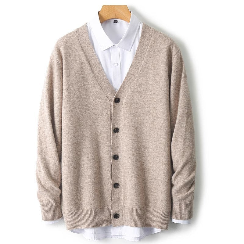 En Herre Strik Cardigan med V-hals og Knapper