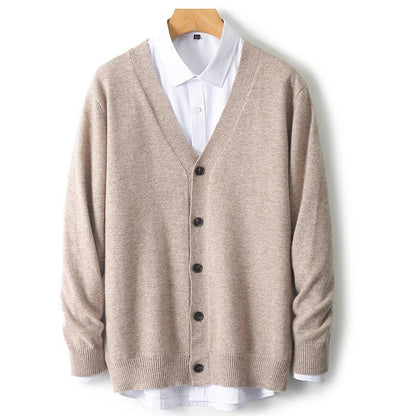 En Herre Strik Cardigan med V-hals og Knapper