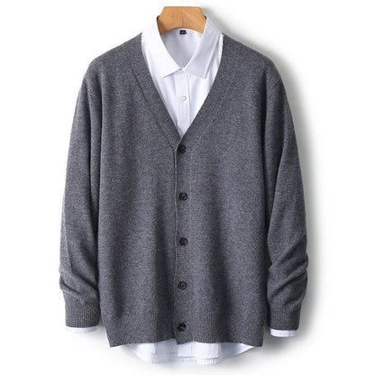 En Herre Strik Cardigan med V-hals og Knapper